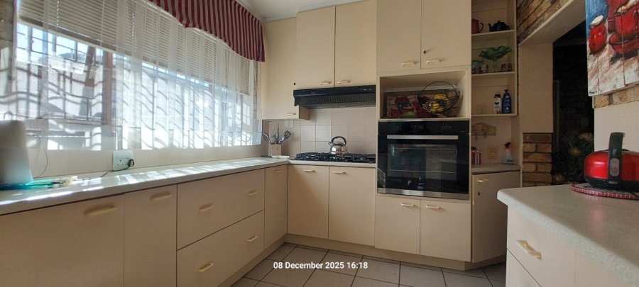 6 Bedroom Property for Sale in Wavecrest Eastern Cape